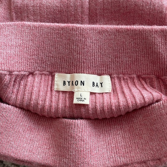 Pink Lily skirt with slit - Picture 2 of 4